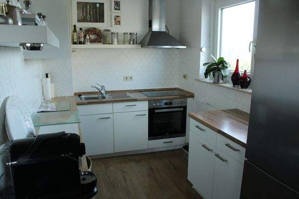 Küche neben Esszimmer