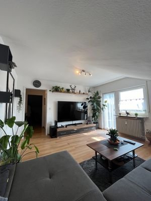 Wohnzimmer mit Ausgang zum balkon