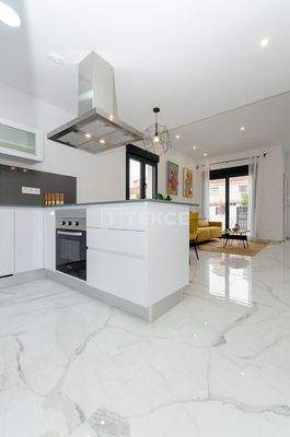 Detached Villas with Pools and Parking in Torrevieja Alicante