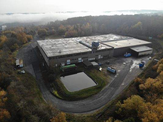 Luftaufnahme mit Löschteich