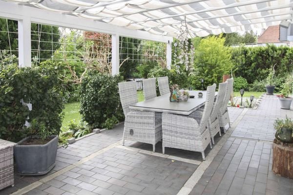 Terrasse mit Gartenansicht