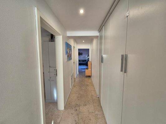 Diele mit Einbauschränken