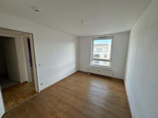 Leeres Zimmer mit Fenster