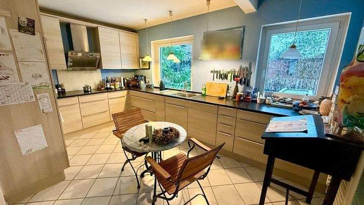 Küche mit Einbauküche