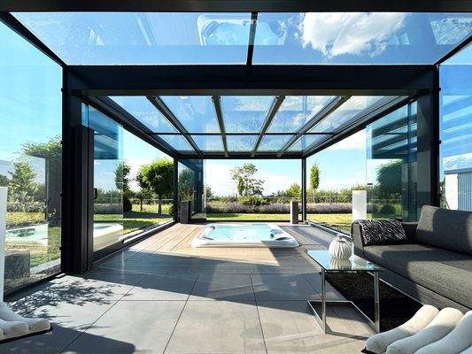 Wintergarten mit Whirlpool 