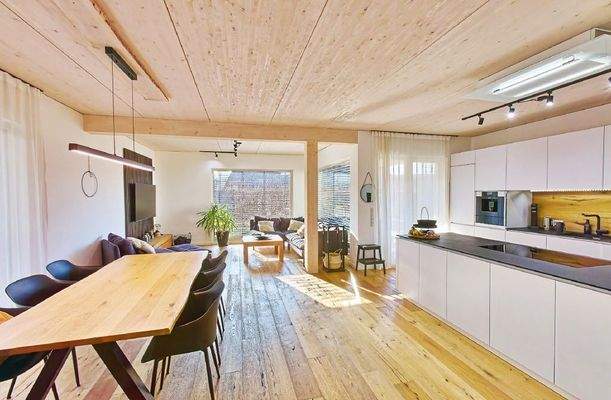 Essen-Küche-Wohnen mit Blick zum Garten