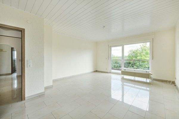 Wohnzimmer mit Balkon Erdgeschoss