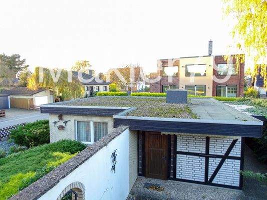 Sicht auf Garage und Partyraum