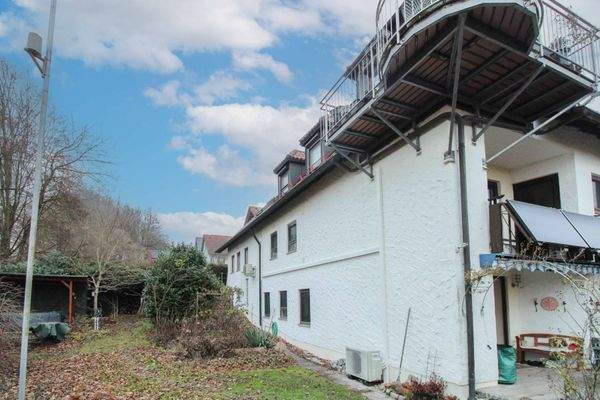 Außenansicht mit Garten