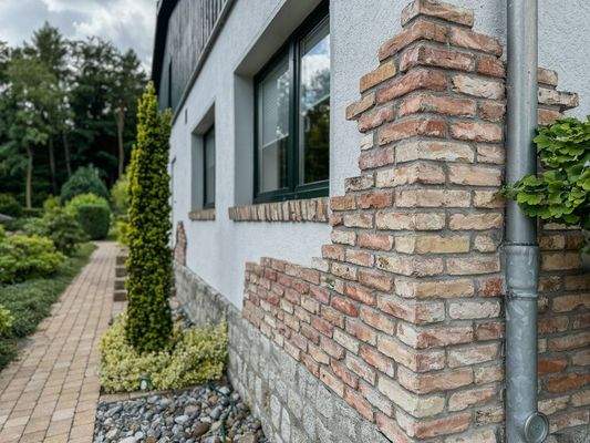 Charmante Fassade mit liebevollen Details