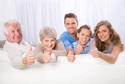 glückliche Bauherrenfamilie