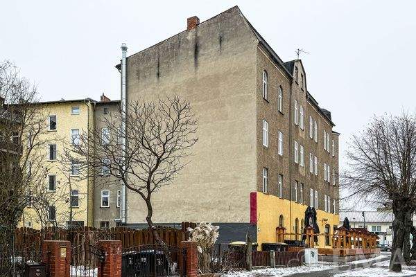 Blick zum Mehrfamilienhaus