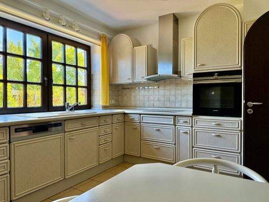 Küche mit Einbauküche