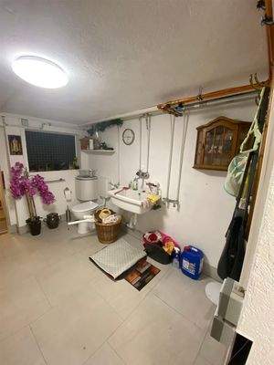 Hauswirtschaftsraum mit G-WC