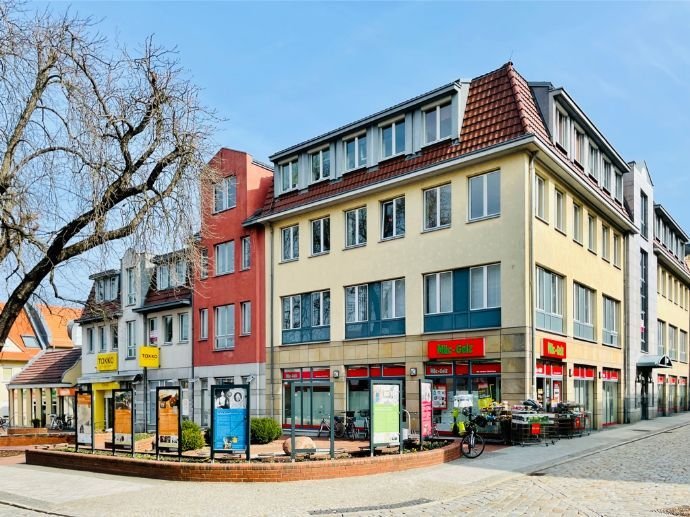 In bester City-Lage: Moderne 4-Zimmer-Wohnung mit Einbauküche und Balkon
