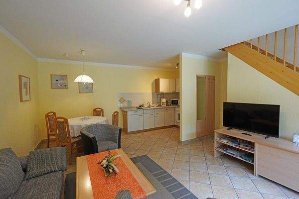 Wohn- Essbereich mit Küchenzeile