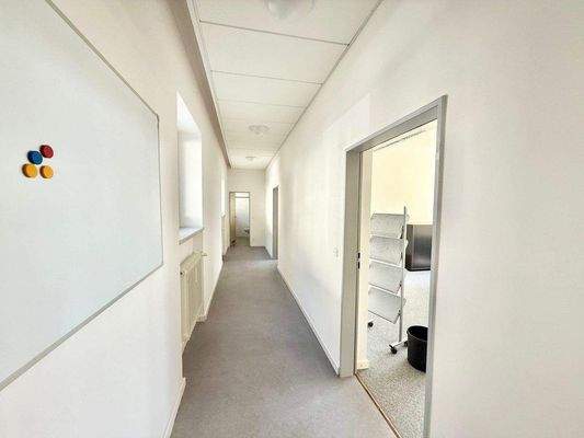 Einladender Flur vor Renovierung ähnlich