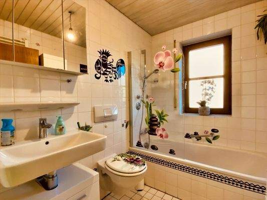 gepflegtes Badezimmer