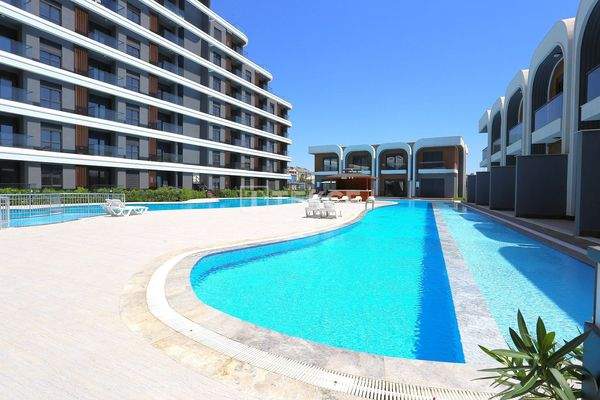 Apartments with Service to Mall in Antalya Altıntaş