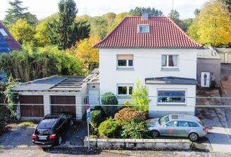 Dreiparteienhaus mit Anbau