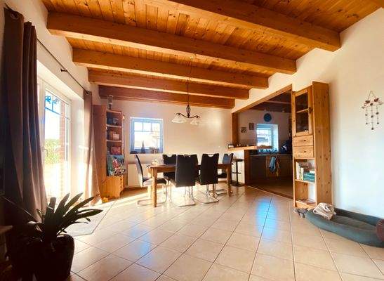 Wohn-Essbereich 4.jpeg