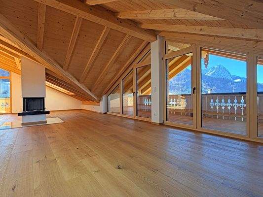 Wohnbereich mit Sichtdachstuhl