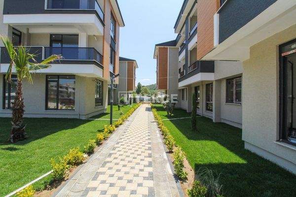 Flats for Sale in a Secure Complex with a Pool in Yalova