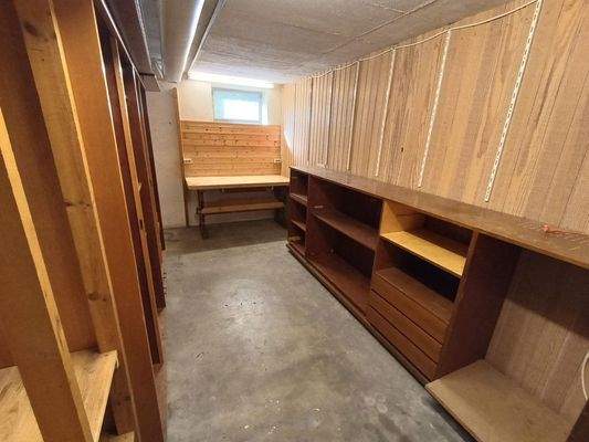 Kellerraum mit Stromanschluss