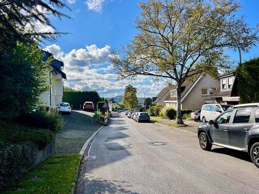 weiterführende Strasse