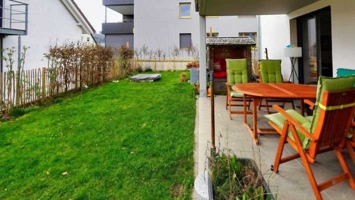 Terrasse mit Garten