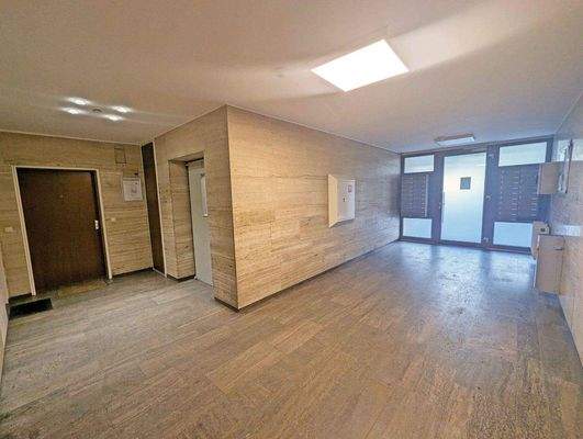 Anwesen Eingang EG - sehr gepflegt