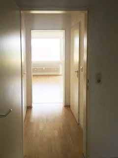 Blick vom Eingang ins Wohnzimmer