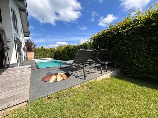 Pool mit Terrasse