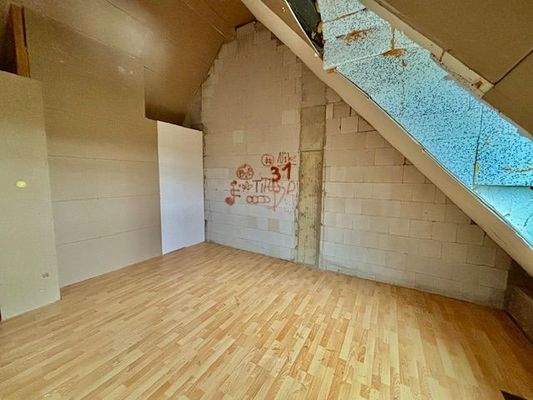 DG, Raum 4, ist mit Gaube