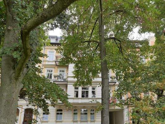 gepflegte Parkanlage direkt am Haus