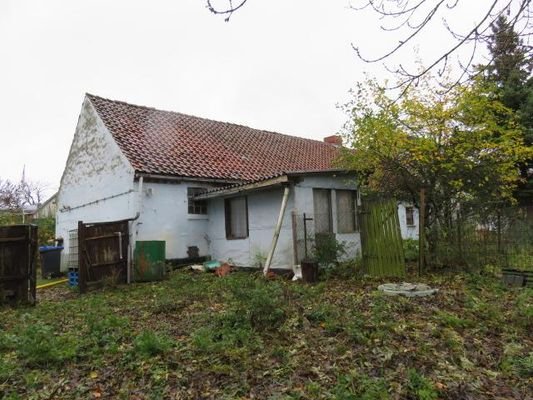 Rückseite des Gebäudes mit Blick auf den Anbau