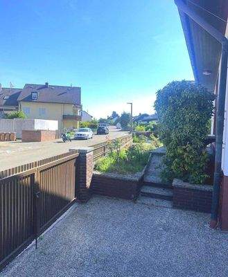 Zufahrt Garage und Vorgarten