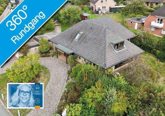 Winkelbungalow mit halbrunder Auffahrt