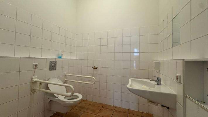 Behinderten-WC