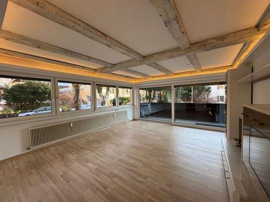 Wohnraum mit indirekter Beleuchtung