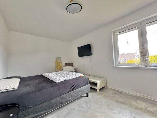 Großräumiges Schlafzimmer (Einliegerwohnung)