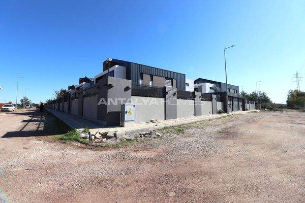 4-Bedroom Property with Pool and Garden in Döşemealtı Antalya