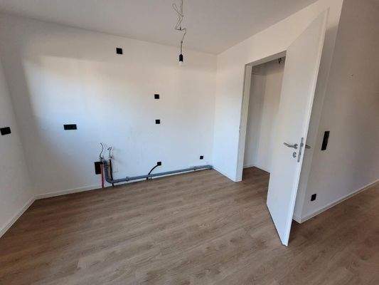 Küche mit Abstellraum