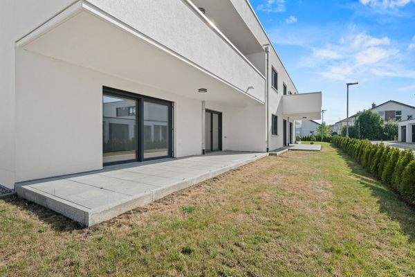 Terrasse inkl. Gartenfläche