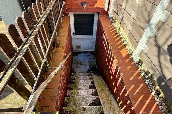 Treppenabgang in den Keller.