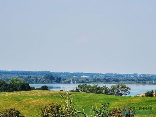 Idyllischer Seeblick vom Grundstück aus