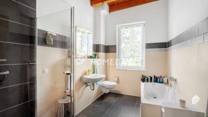 1. OG Badezimmer 1 1