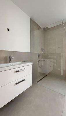 Waschtisch mit Unterschrank