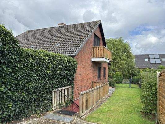 Seitenansicht mit Kellerabgang