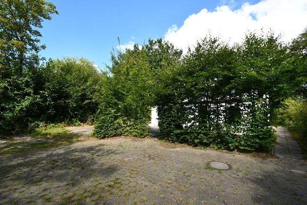 Parkplätze / Garten